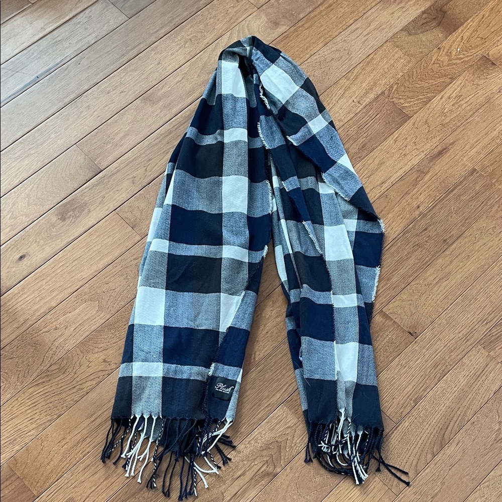 Lush Navy and Gray Checkered Scarf